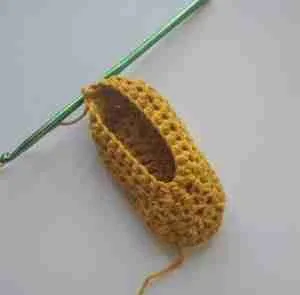 How to crochet baby booties