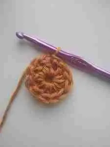 How to start a basic crochet granny square