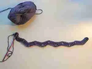 Peephole Chevron Crochet Stitch Row1